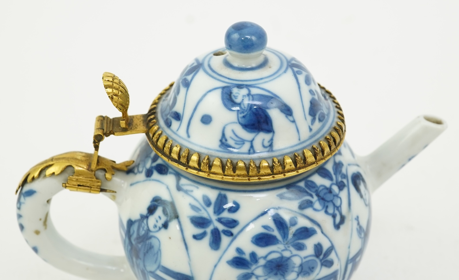 A Chinese miniature blue and white teapot, Kangxi period
